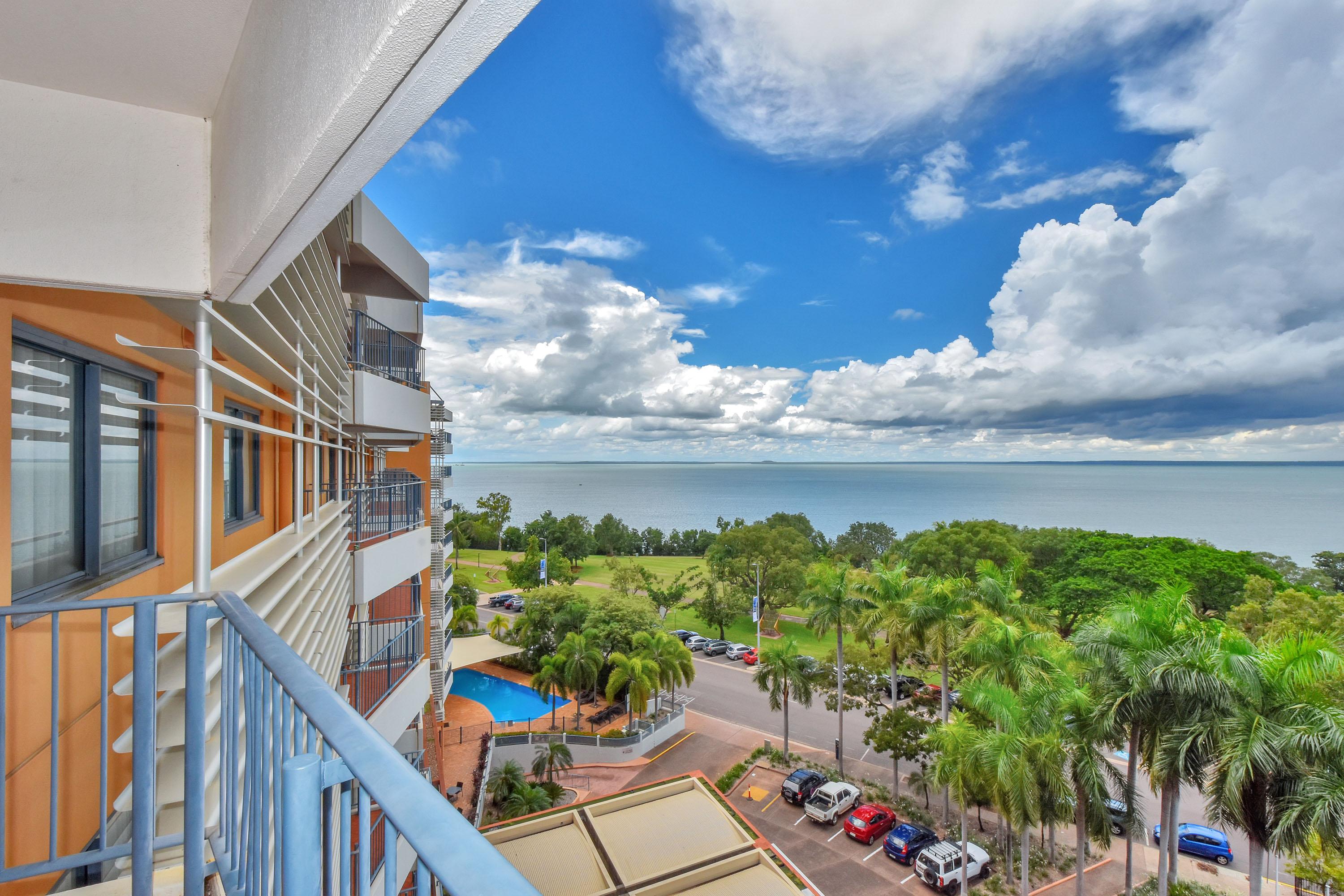 Mantra On The Esplanade Aparthotel Darwin Exterior photo